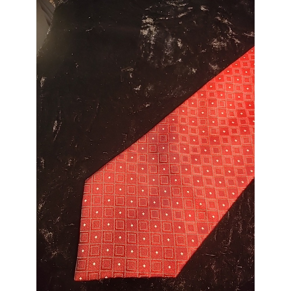 TH Tommy Hilfiger Mens Designer Neck Tie Red White Diamond Made in USA